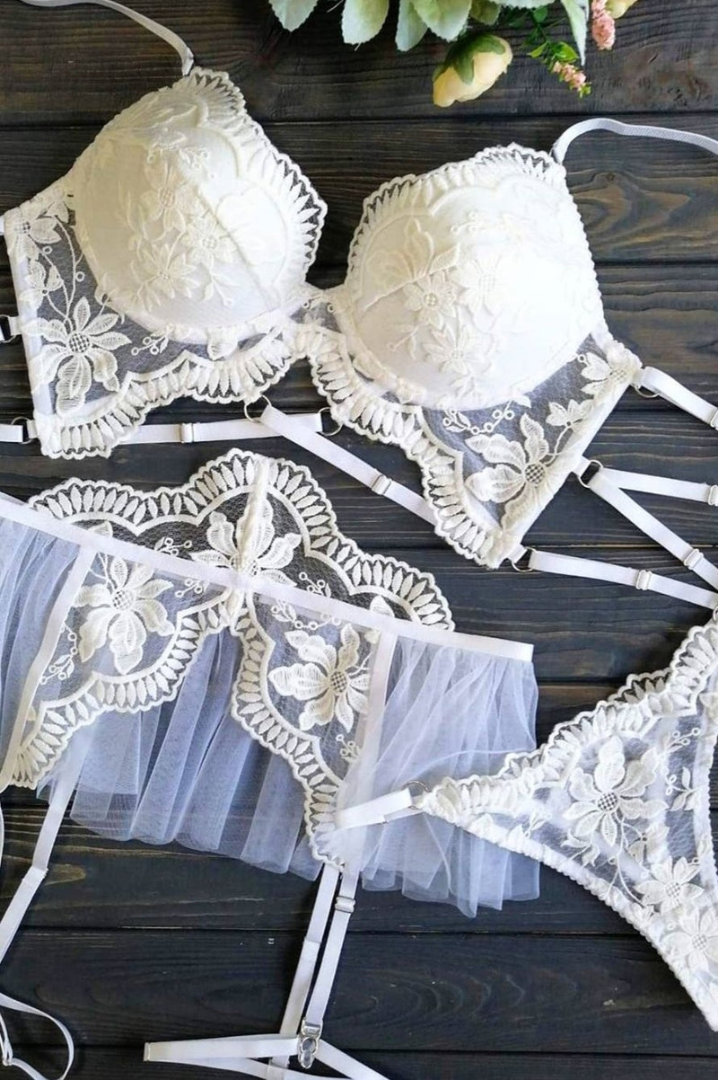 Lola String